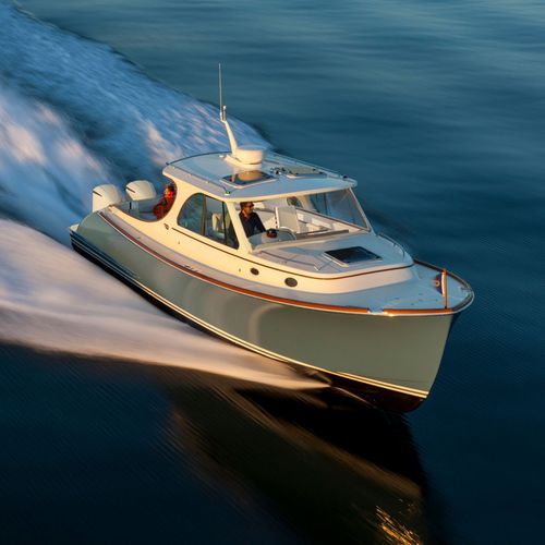 Barco cabinado fueraborda - 35 - Hinckley - bimotor / de regata oceánica / con solárium