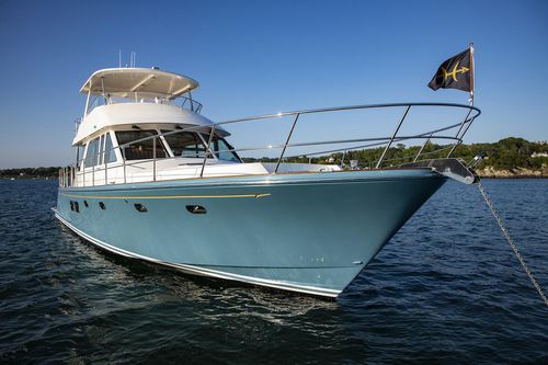 Yate a motor de crucero - OCEAN 63 - Hinckley - con fly / con 3 camarotes / con 4 camarotes