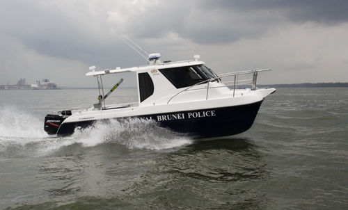 Barco profesional barco de vigilancia - 8000 Series - LeisureCat - catamarán / fueraborda