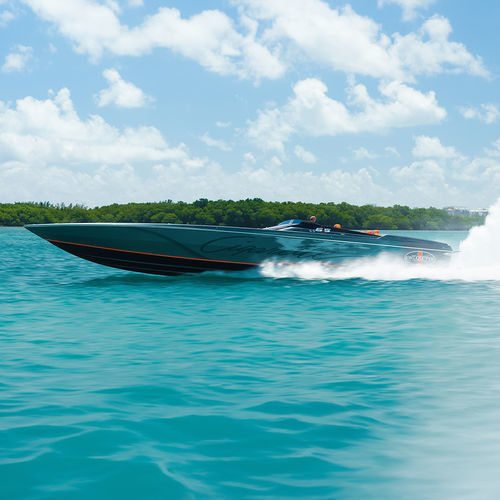 Runabout intraborda - 515 - Cigarette Racing Team - bimotor / con doble consola / open