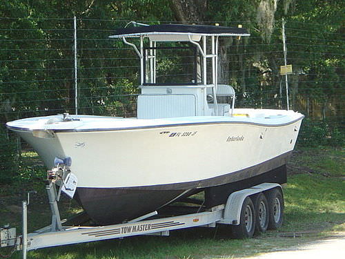 Barco open intraborda - 26' Sport Fish - Newton Boats - con motor diésel / con consola central / de pesca deportiva