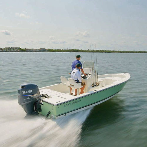 Bay boat fueraborda - 21 Bay - Cobia - con consola central / de pesca deportiva / 7 personas máx.