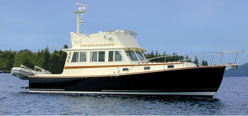 Barco cabinado intraborda - 36 - Ellis Boat - diésel / con fly / lobster