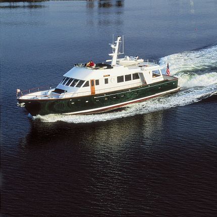 Yate a motor de crucero - TUMBLEHOME - Lyman Morse - con fly / open / con 2 camarotes