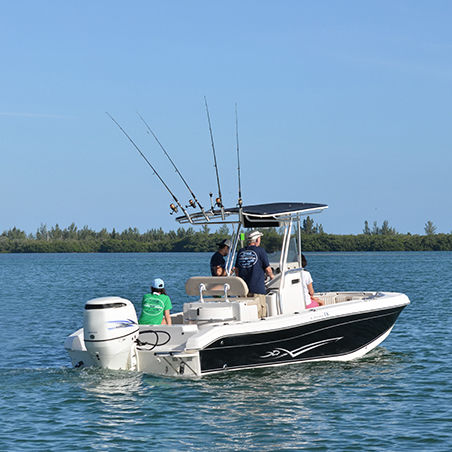 Bay boat fueraborda - 23 ULTRA - Carolina Skiff - con consola central / de pesca deportiva / con T-top