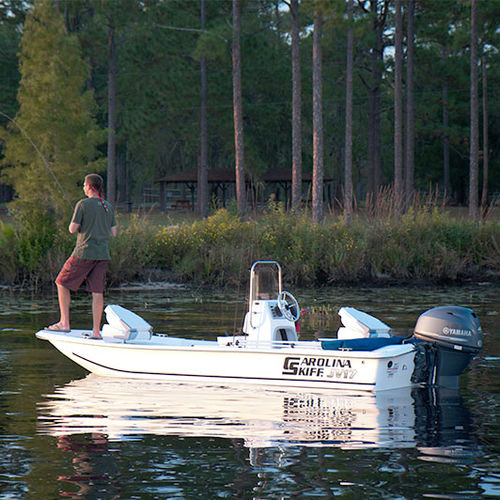 Bay boat fueraborda - 17 JV CC - Carolina Skiff - con consola central / de pesca deportiva / 4 personas máx.