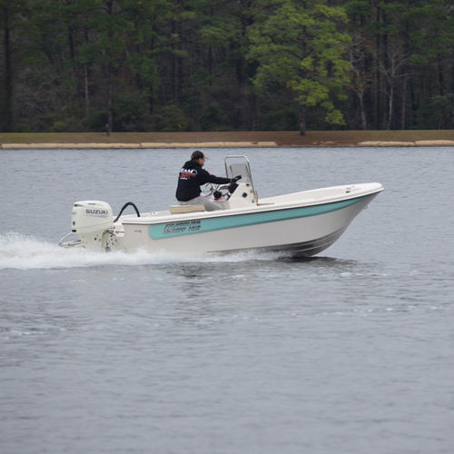 Bay boat fueraborda - 162 JLS - Carolina Skiff - con consola central / open / de pesca deportiva