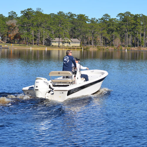 Bay boat fueraborda - 178 JLS - Carolina Skiff - con consola central / open / de pesca deportiva