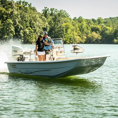Bay boat fueraborda - 19 SWS - Carolina Skiff - con consola central / open / de pesca