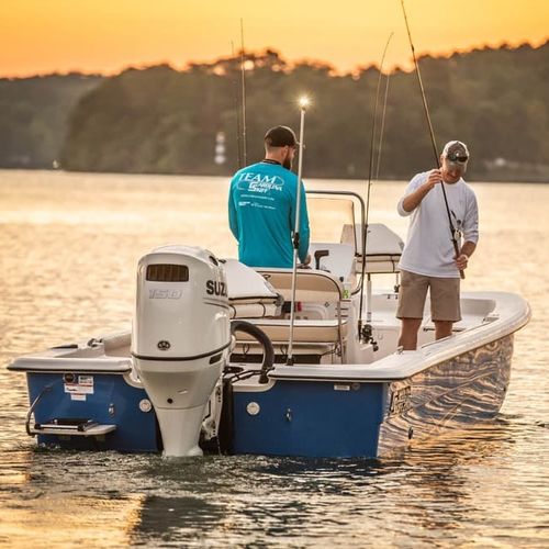 Bay boat fueraborda - 21 SWS - Carolina Skiff - con consola central / open / de pesca deportiva