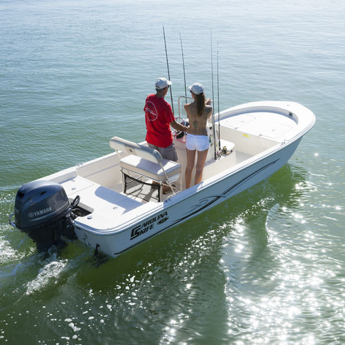 Bay boat fueraborda - 18 JVX CC - Carolina Skiff - con consola central / de pesca deportiva / 7 personas máx.