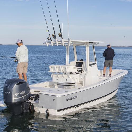 Barco open fueraborda - 24 XO - Regulator - con consola central / crossover / de pesca deportiva