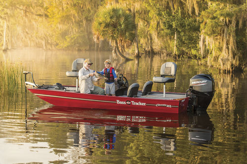 Bass boat fueraborda - CLASSIC XL - Tracker - con doble consola / open / de pesca deportiva