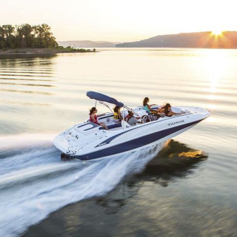 Deck-boat intraborda - 215 Xi - Tahoe - de wakeboard / de esquí acuático / 12 personas máx.