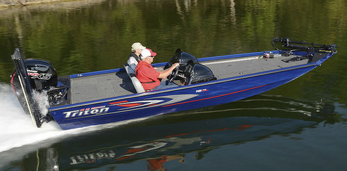 Bass boat fueraborda - 18 TX - Triton Boats - con doble consola / de pesca deportiva / 4 personas máx.