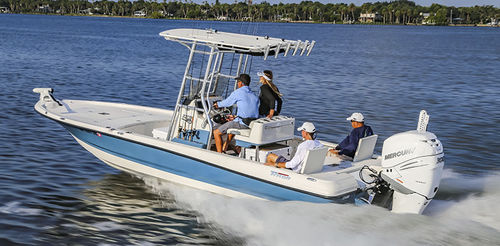 Bay boat fueraborda - 240 LTS PRO - Triton Boats - con consola central / de pesca deportiva / 7 personas máx.