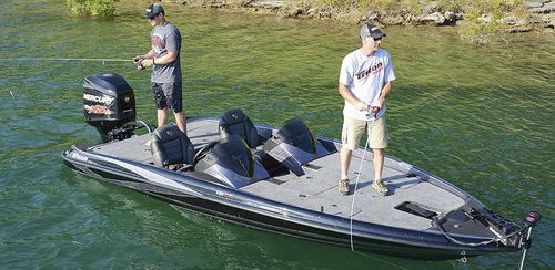 Bass boat fueraborda - 18 TRX - Triton Boats - con doble consola / de pesca deportiva