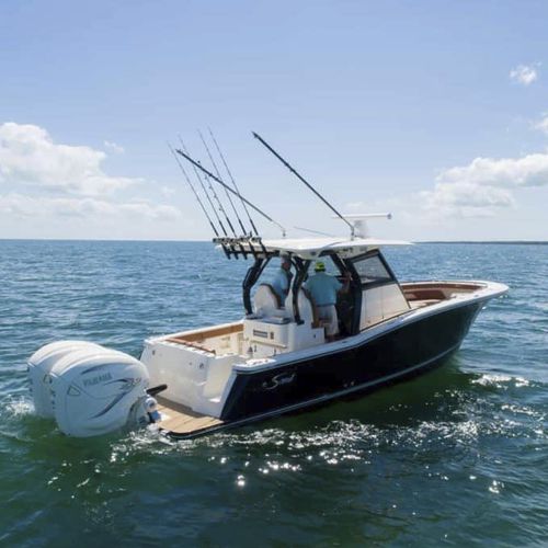 Barco open fueraborda - 330 LXF - Scout Boats - bimotor / con consola central / de pesca deportiva