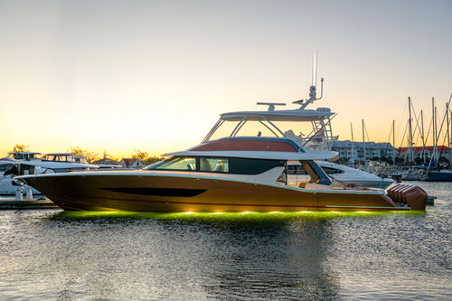 Yate a motor de pesca - 670 LXF - Scout Boats - de crucero / de gran velocidad / con fly