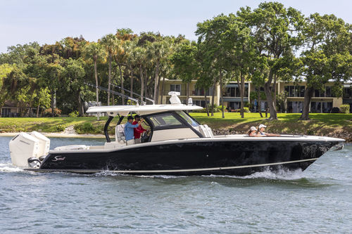 Barco cabinado fueraborda - 377 LXF - Scout Boats - bimotor / con hard-top / de pesca deportiva