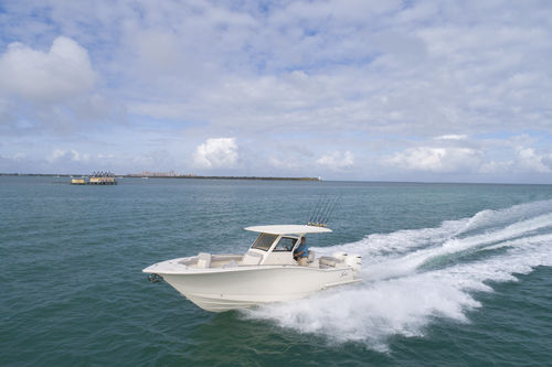 Barco open fueraborda - 305 LXF - Scout Boats - bimotor / con consola central / de recreo