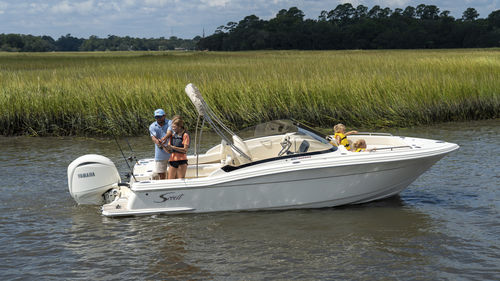 Runabout fueraborda - 220 Dorado - Scout Boats - open / con doble consola / bow-rider