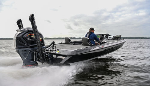Bass boat fueraborda - FXE21 APEX - Skeeter - gasolina / casco de planeo / con consola central