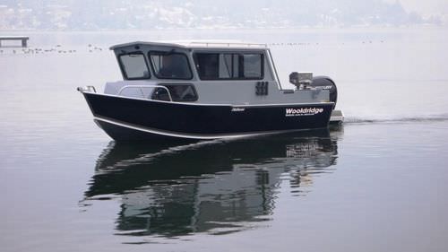 Barco de motor de pesca-paseo fueraborda - 20' SS PILOTHOUSE - Wooldridge - con caseta de timón / offshore / de aluminio