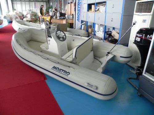 Embarcación neumática fueraborda - PLEASURE 400 - Mostro - semirrígida / con consola central / para la pesca