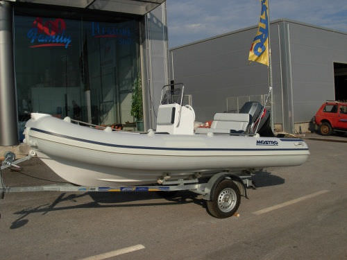 Embarcación neumática fueraborda - 450 FAMILY - Mostro - semirrígida / con consola lateral / para la pesca