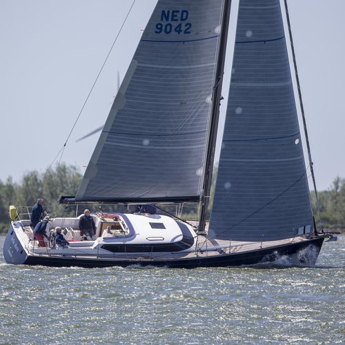 Velero de regata y crucero - 42CS - Contest Yachts - con 3 camarotes / con bauprés / con doble rueda de timón