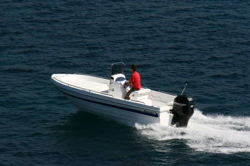 Barco open fueraborda - NIKITA 550 - Nikita - con solárium