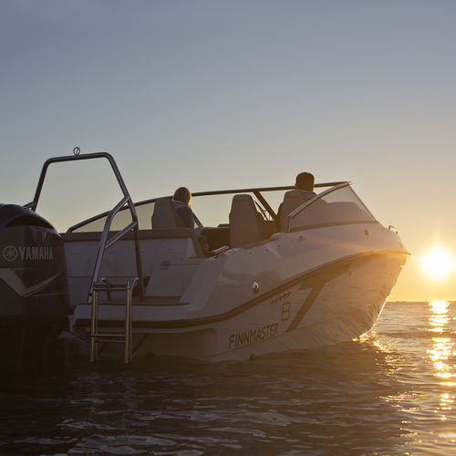 Cabin-cruiser fueraborda - T8 - Finnmaster Boats Oy - open / con doble consola / de aluminio