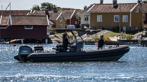Embarcación neumática fueraborda - R8 Series - RUPERT MARINE - semirrígida / con consola central / con consola jockey