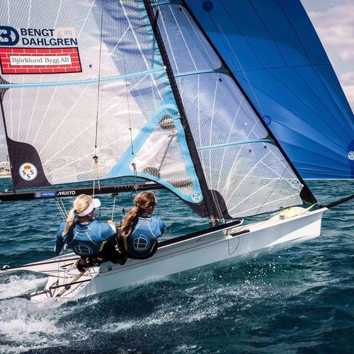 Barco de vela ligera doble - Ovington - skiff / de regata / con dos trapecios