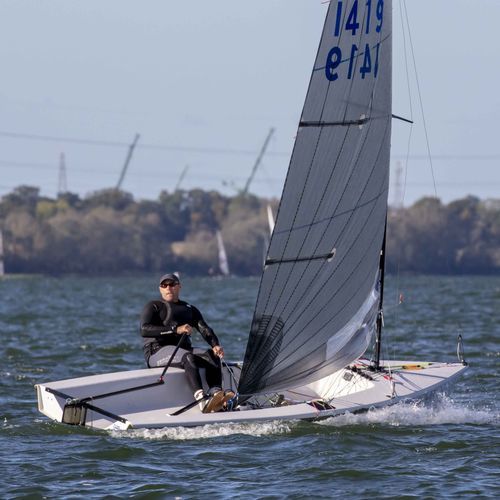 Barco de vela ligera individual - Phantom - Ovington - de regata / cat boat