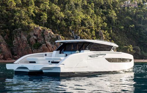 Yate a motor catamarán - ULTIMA 55 NOVA - Sunreef Yachts - de crucero / moderno / con caseta de timón