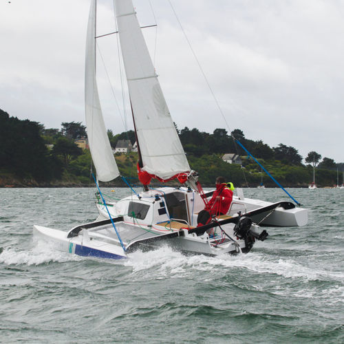 Trimarán - 6.90 - Tricat - de crucero costero / con 4 literas / con bauprés