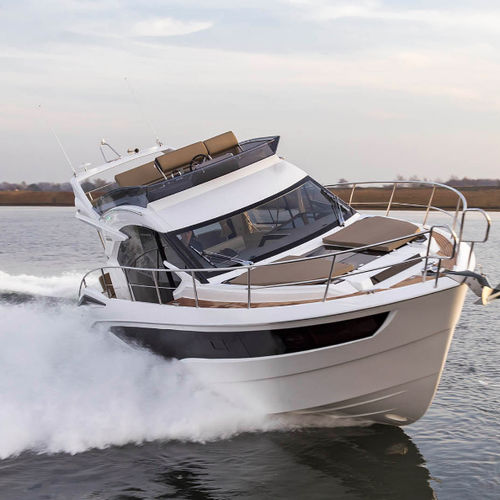 Barco cabinado intraborda - 360 FLY - Galeon - bimotor / con fly / de crucero