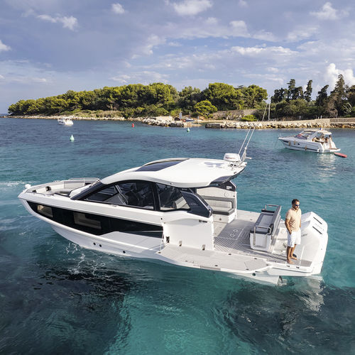 Barco cabinado fueraborda - 375 GTO - Galeon - trimotor / con hard-top / bow-rider