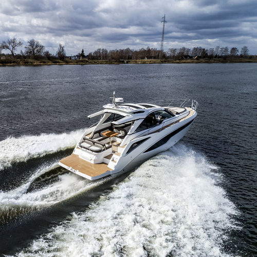 Barco cabinado intraborda - 405 HTS - Galeon - bimotor / con hard-top / de deporte