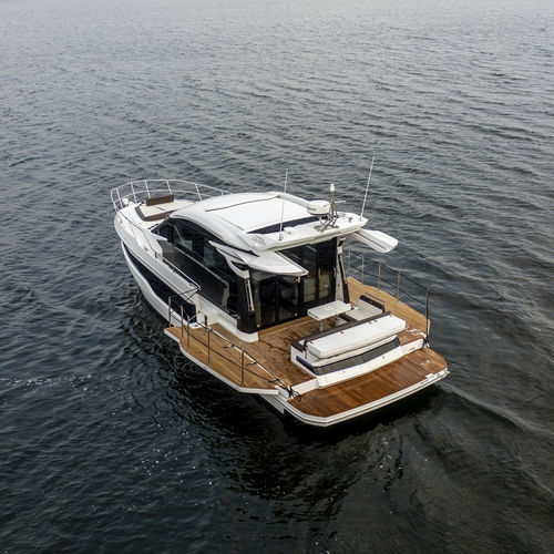 Barco cabinado intraborda - 410 HTC - Galeon - bimotor / con hard-top / 12 personas máx.