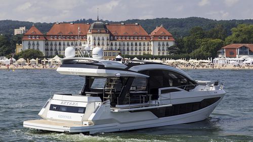 Yate a motor de deporte - 650 SKYDECK - Galeon - con fly / con 4 camarotes