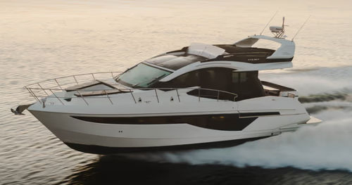 Barco cabinado intraborda - 470 SKY - Galeon - bimotor / con hard-top / 12 personas máx.