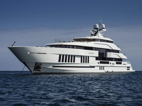 Megayate de crucero - M/Y LIFE SAGA - Admiral yachts - clásico / raised pilothouse / con 10 camarotes