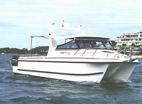 Barco cabinado catamarán - 3100 - Noosa Cat Australia - fueraborda / diésel / con 2 literas