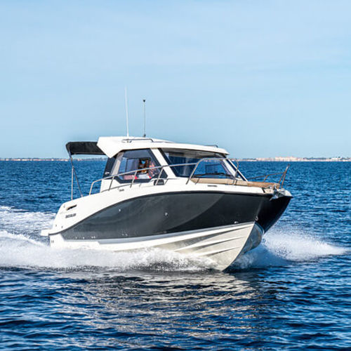 Cabin-cruiser fueraborda - Activ 705 Weekend - Quicksilver Boats - con hard-top / 8 personas máx. / con 1 camarote