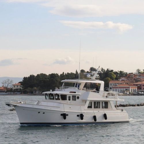 Yate a motor de crucero - Selene 54 - Selene - trawler / con fly / con 3 camarotes