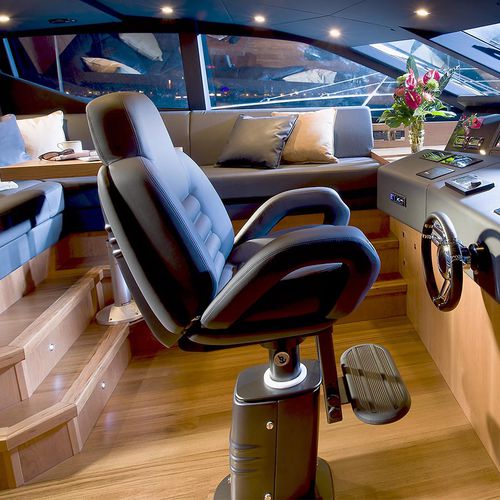 Asiento piloto - P 416 A PRESIDENT AUTOMATIC  - Besenzoni SpA - para yate / con reposabrazos / ajustable