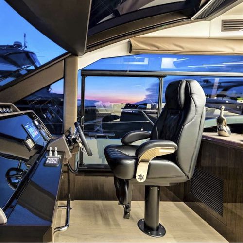 Asiento piloto - P 438 A INFINITY AUTOMATIC - Besenzoni SpA - para yate / con reposabrazos / ajustable